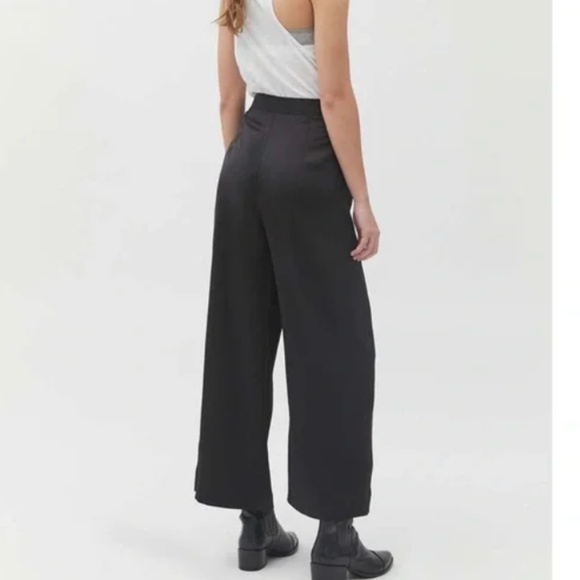 ⭐️ UO Olympia Satin Wide Leg Chic Glam Minimal Boho Classy Classic Hipster Pant - Picture 1 of 4